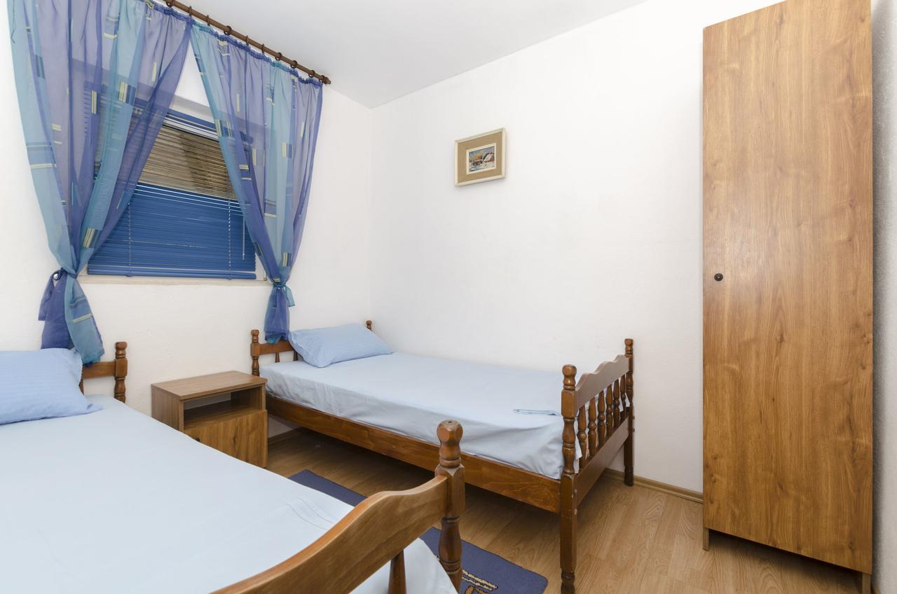 Apartments Dinko Gdinj Eksteriør bilde